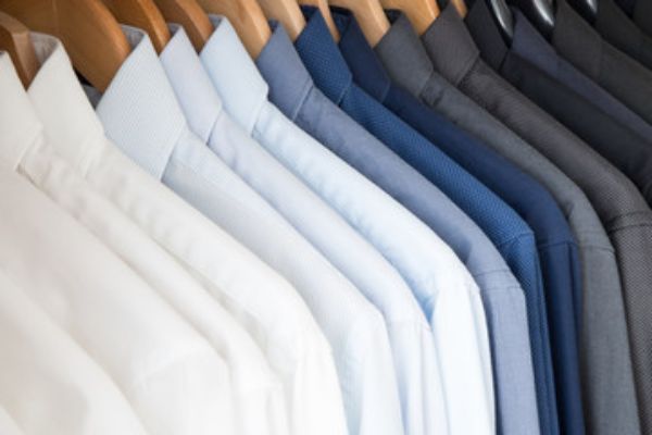 Camisas a medida, camisas de distintos colores previas a su entrega
