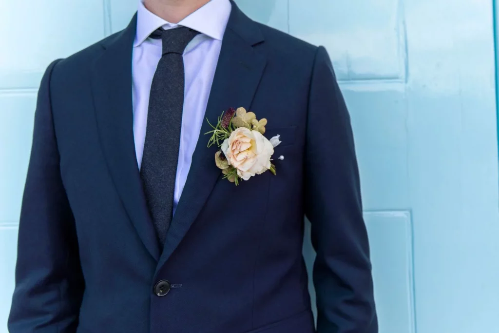 Trajes para el novio de la boda, muestra de uno de los atuendos ideales para matrimonio.