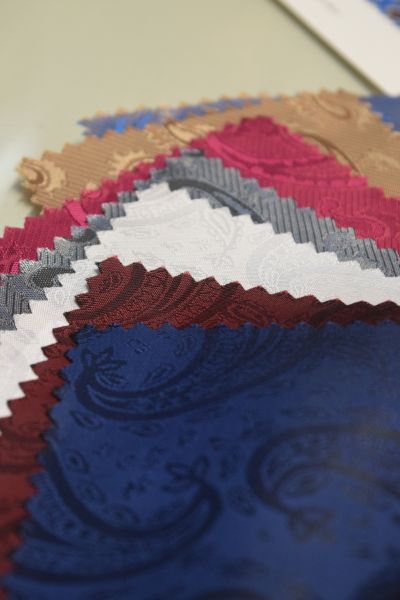 Telas para trajes, muestras de distintas telas para trajes